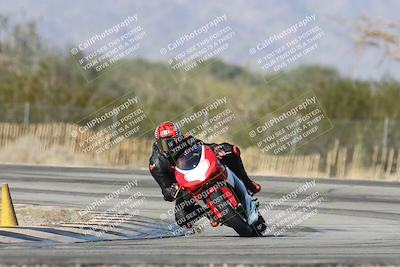 media/Dec-01-2025-Moto Forza (Mon) [[2daa91e15f]]/2-Intermediate Group/Session 3 (Turn 3)/